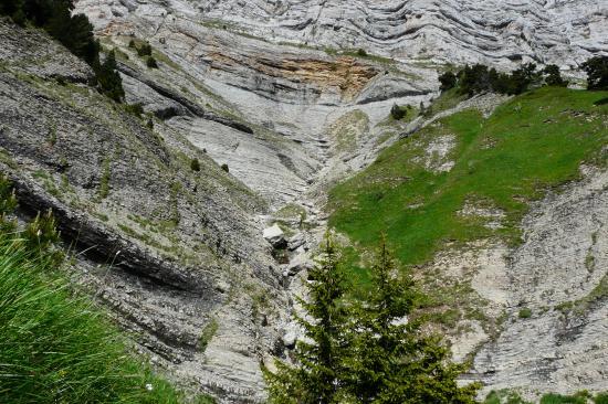 vers le jardin,passage d'une gorge encaissée