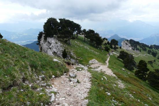 descente de chamechaude et arrivée à la brèche arnaud (gros cairn)