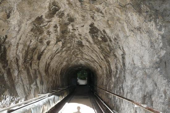 descente sous la roche dans le fort de la bastille à Grenoble