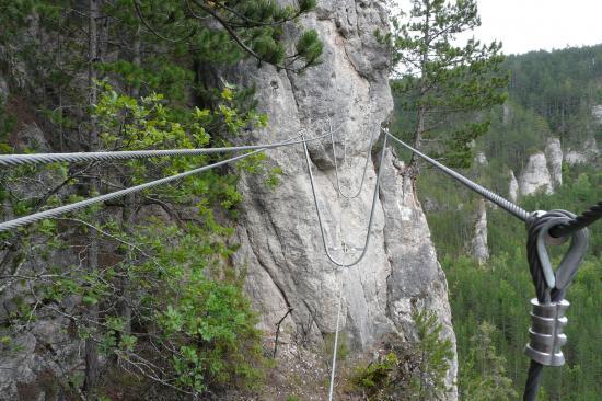 via ferrata du rocher de moïse à mende - le pont népalais