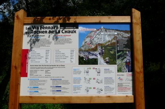 panneau d'information de la via ferrata du rocher de la chaux à St jean d' Aulps (74)