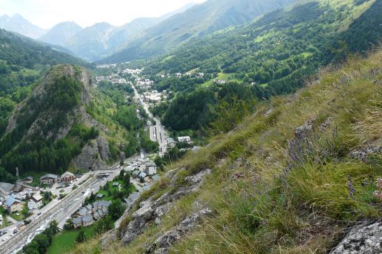 depuis Poingt Ravier vue sur le rocher St Pierre et la route du galibier