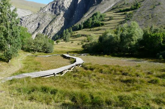 passage aménagé en zone humide après le refuge des clots