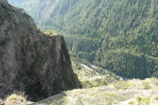 la combe de descente de la via de la cascade de la Pisse à Mizoen vue du haut