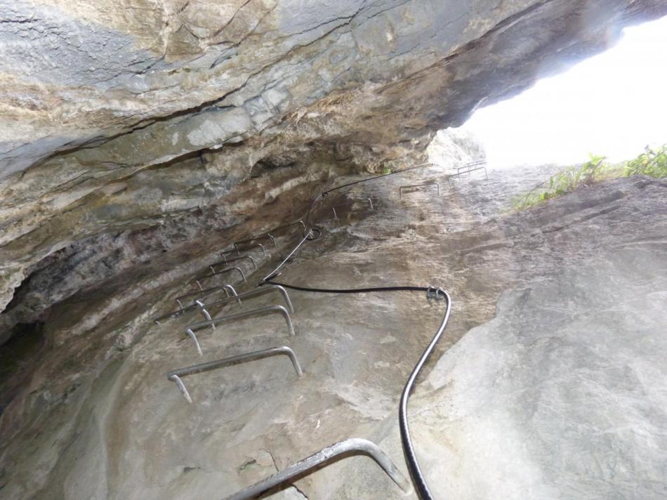 le passage de la grotte à la spalla (Bardonecchia)