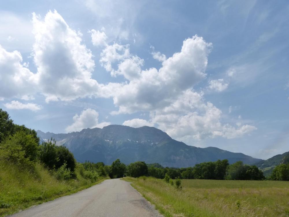 Au loin sans doute le grand massif du Farraud dont je vais faire le tour !