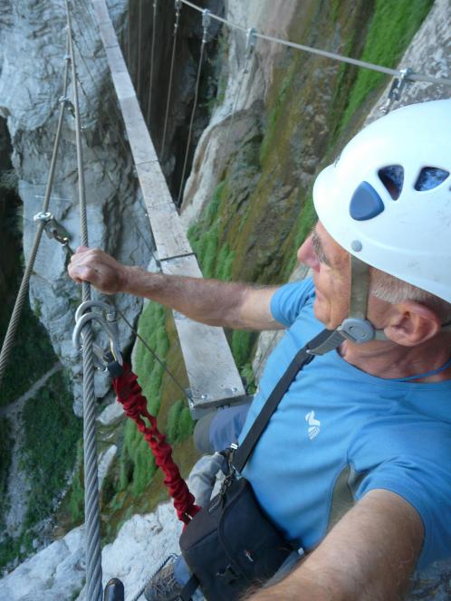 Sur la passerelle de la via ferrata de Pontamafrey