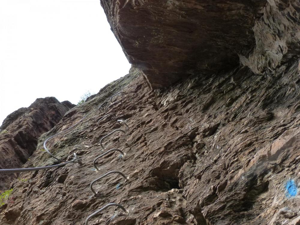 Après le départ de la via du roc du Gorb, arrivée au premier palier